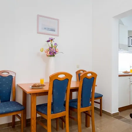 Awesome Apartment In Baska Voda Apartament *