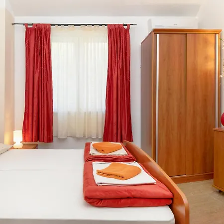 Awesome Apartment In Baska Voda Apartament *